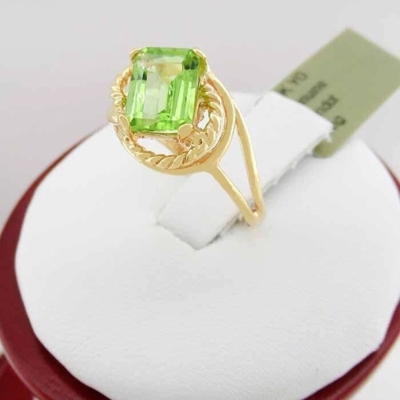 SALE! New 10kt Solid Gold Genuine Peridot Engagement/Gift Ring W Box - Picture 3 of 14